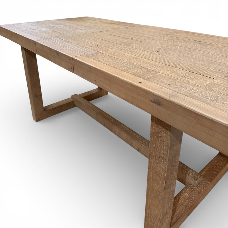 Stokley 1.6-2m Extending Dining Table | Ex-Display Bargain!